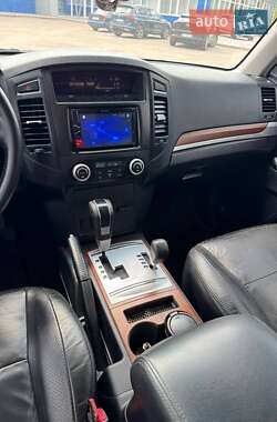Позашляховик / Кросовер Mitsubishi Pajero 2008 в 