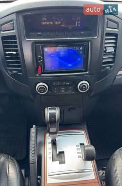 Позашляховик / Кросовер Mitsubishi Pajero 2008 в 