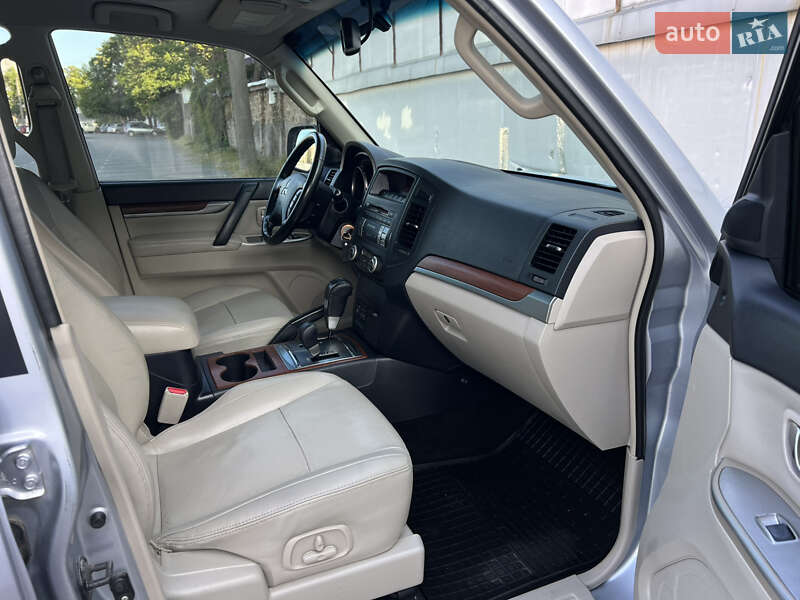 Внедорожник / Кроссовер Mitsubishi Pajero 2007 в Одессе