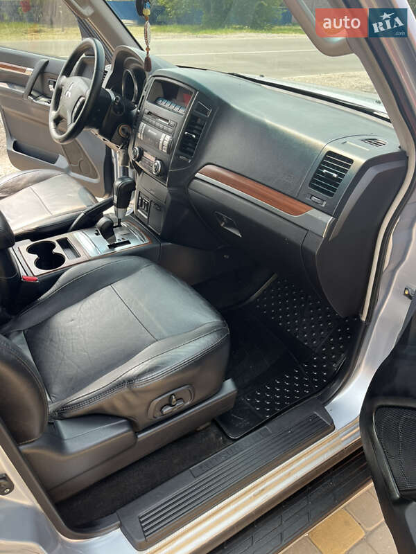 Внедорожник / Кроссовер Mitsubishi Pajero 2008 в Запорожье фото 8 Внедорожник / Кроссовер Mitsubishi Pajero 2008 в Запорожье