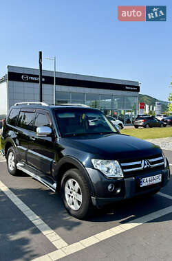 Позашляховик / Кросовер Mitsubishi Pajero 2008 в Мукачевому