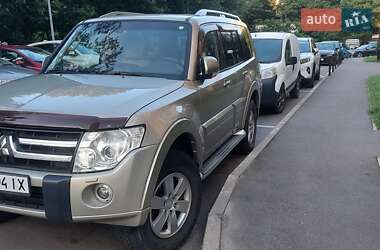 Внедорожник / Кроссовер Mitsubishi Pajero 2008 в Киеве