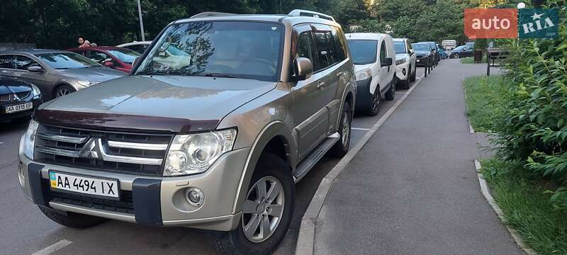 Внедорожник / Кроссовер Mitsubishi Pajero 2008 в 