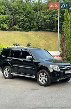 Внедорожник / Кроссовер Mitsubishi Pajero 2007 в 