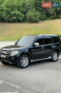 Внедорожник / Кроссовер Mitsubishi Pajero 2007 в 