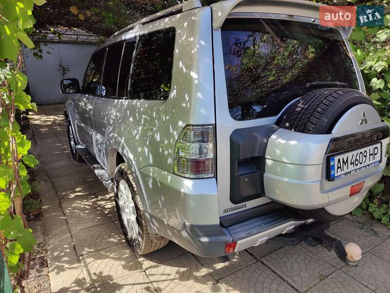 Внедорожник / Кроссовер Mitsubishi Pajero 2007 в Краматорске