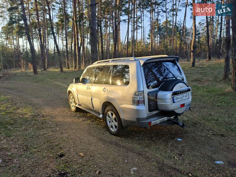 Внедорожник / Кроссовер Mitsubishi Pajero 2007 в Краматорске