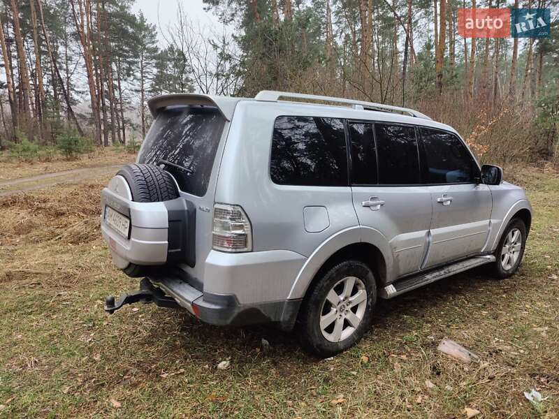 Внедорожник / Кроссовер Mitsubishi Pajero 2007 в Краматорске