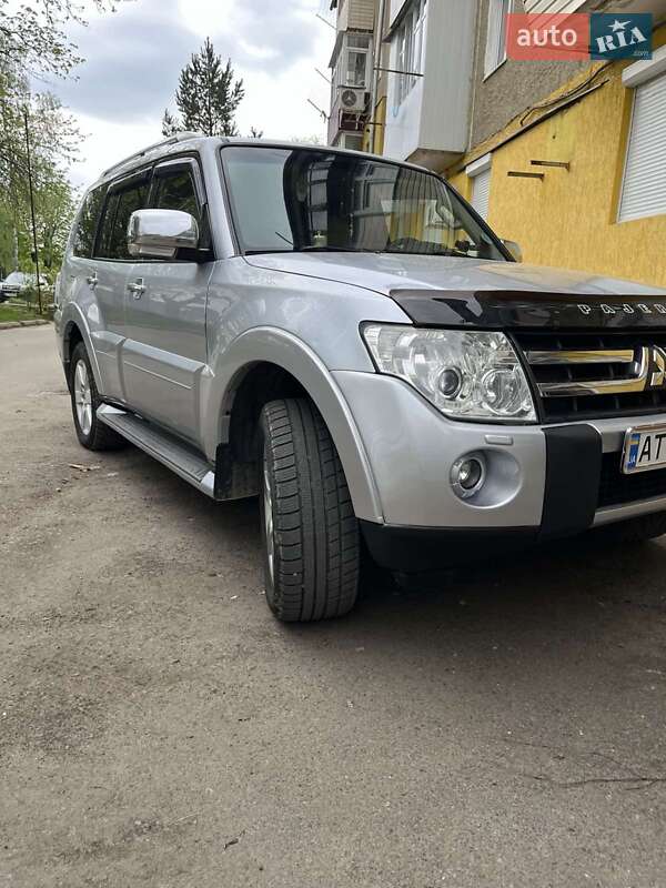 Внедорожник / Кроссовер Mitsubishi Pajero 2007 в Долине