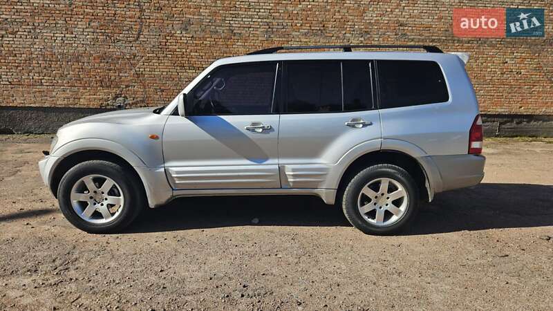 Внедорожник / Кроссовер Mitsubishi Pajero 2002 в 