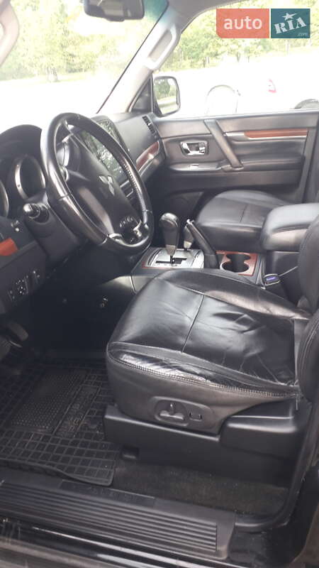 Позашляховик / Кросовер Mitsubishi Pajero 2007 в Запоріжжі