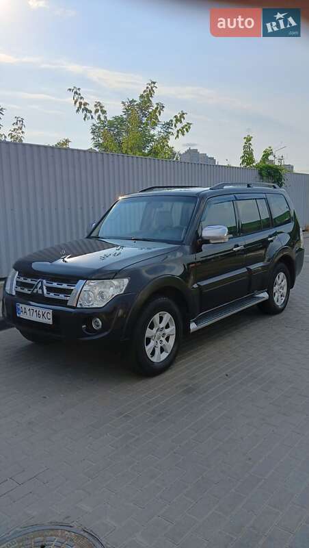 Внедорожник / Кроссовер Mitsubishi Pajero 2011 в Киеве