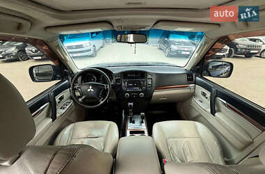 Внедорожник / Кроссовер Mitsubishi Pajero 2009 в 