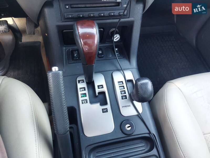 Внедорожник / Кроссовер Mitsubishi Pajero 2004 в Раздельной