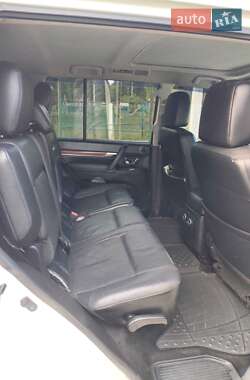Внедорожник / Кроссовер Mitsubishi Pajero 2010 в 