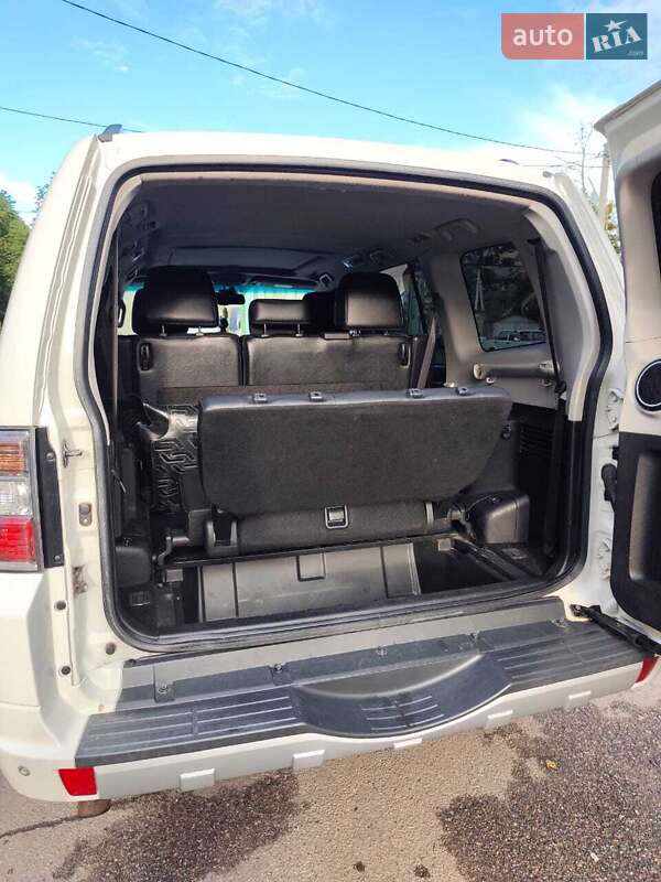 Внедорожник / Кроссовер Mitsubishi Pajero 2010 в Харькове