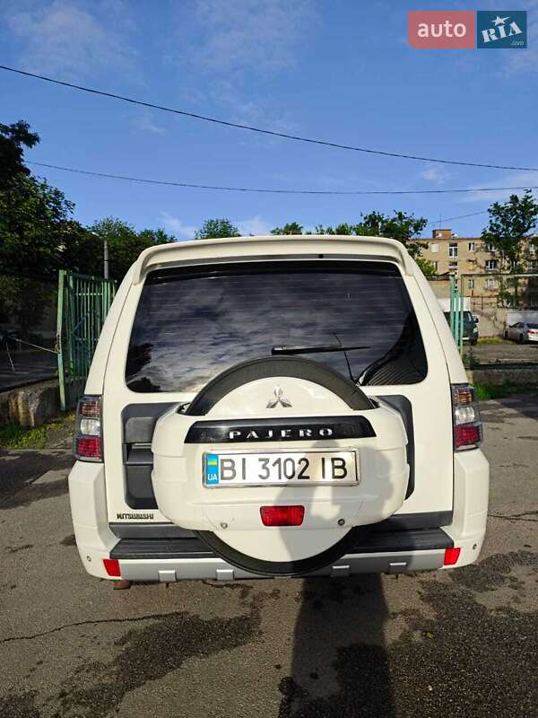 Внедорожник / Кроссовер Mitsubishi Pajero 2010 в Харькове