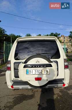 Внедорожник / Кроссовер Mitsubishi Pajero 2010 в 