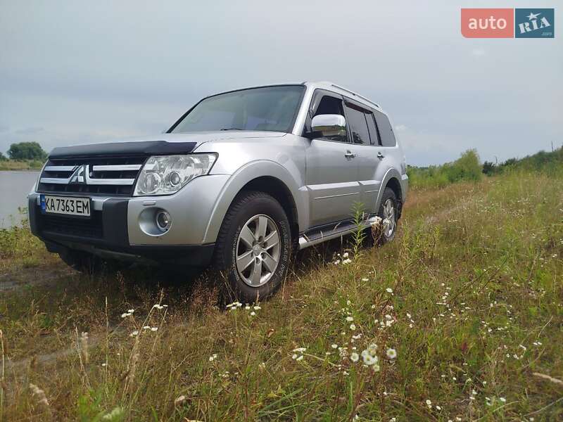 Внедорожник / Кроссовер Mitsubishi Pajero 2007 в 