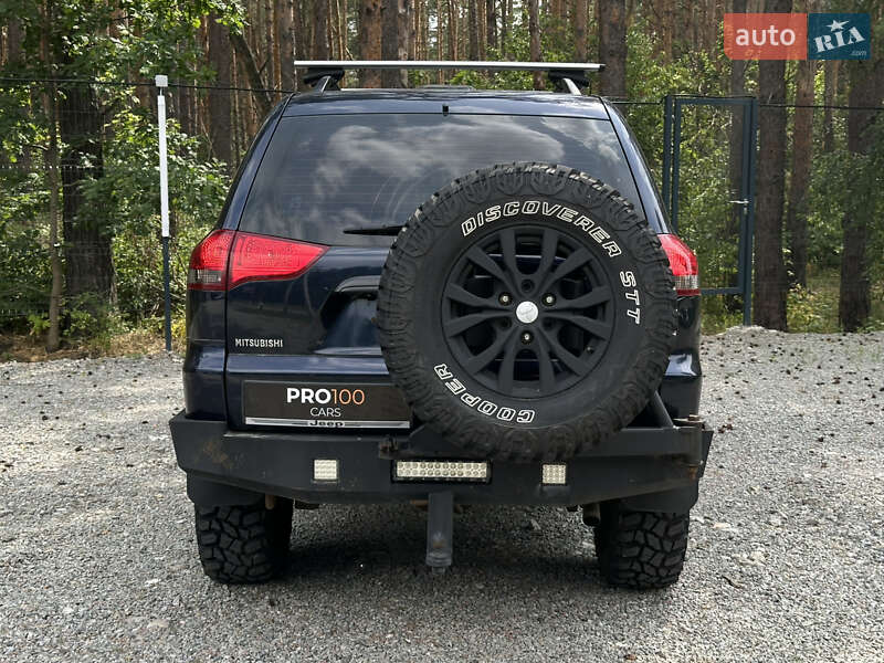 Внедорожник / Кроссовер Mitsubishi Pajero 2013 в Гостомеле