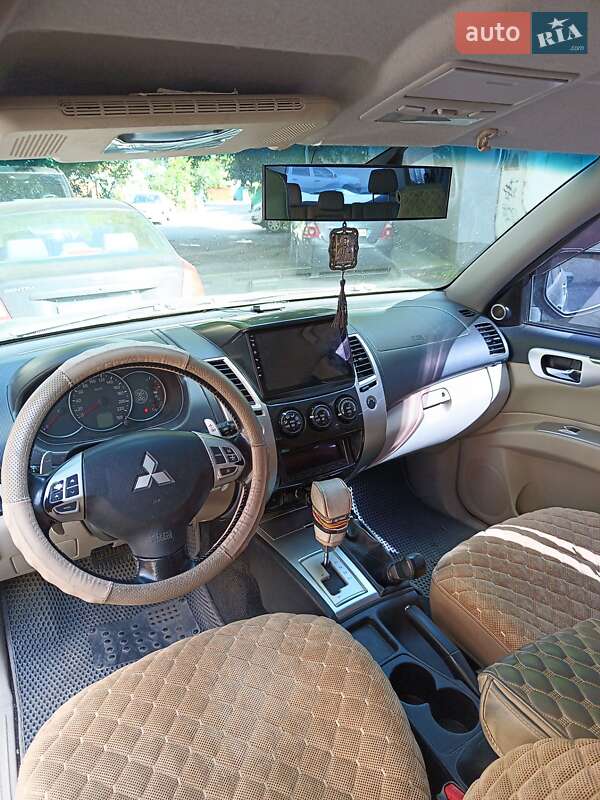 Внедорожник / Кроссовер Mitsubishi Pajero 2010 в Хмельницком