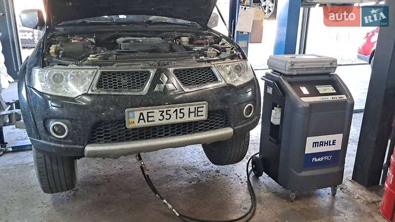 Внедорожник / Кроссовер Mitsubishi Pajero 2010 в Хмельницком