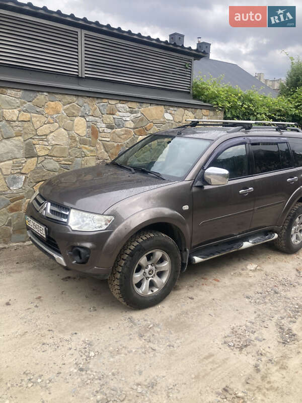 Mitsubishi Pajero 2013