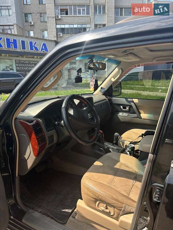 Внедорожник / Кроссовер Mitsubishi Pajero 2004 в Золотоноше
