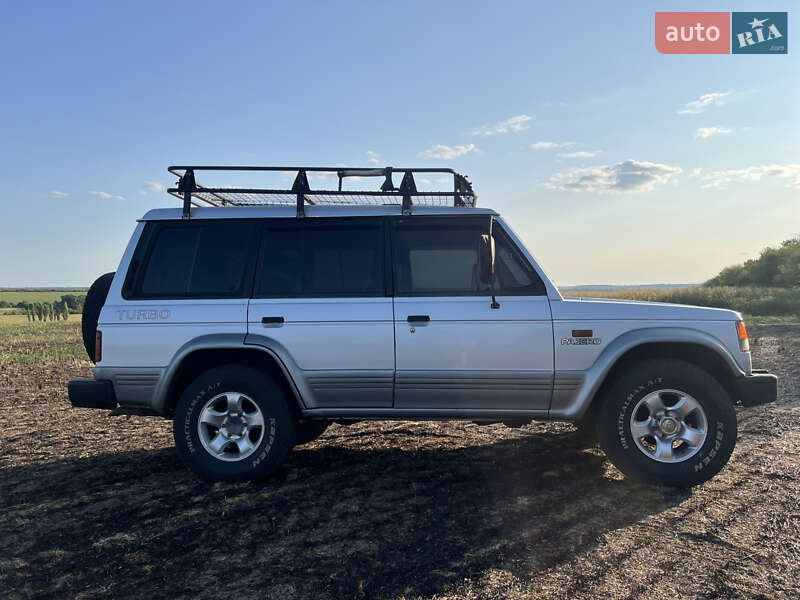 Внедорожник / Кроссовер Mitsubishi Pajero 1988 в Днепре фото 10 Внедорожник / Кроссовер Mitsubishi Pajero 1988 в Днепре