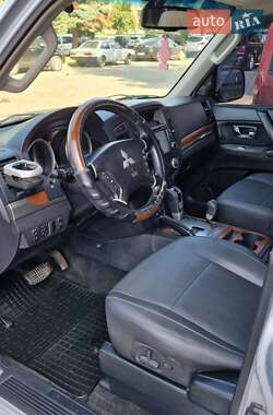 Внедорожник / Кроссовер Mitsubishi Pajero 2008 в 