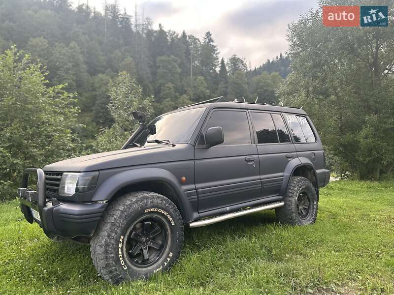 Внедорожник / Кроссовер Mitsubishi Pajero 1993 в Микуличине