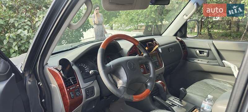 Внедорожник / Кроссовер Mitsubishi Pajero 2006 в Харькове