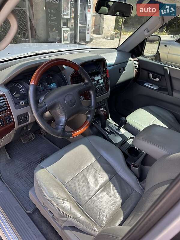Внедорожник / Кроссовер Mitsubishi Pajero 2007 в Одессе