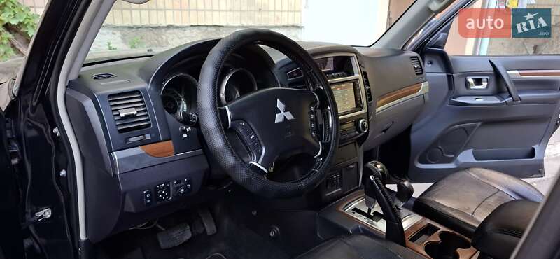 Внедорожник / Кроссовер Mitsubishi Pajero 2009 в Кривом Роге