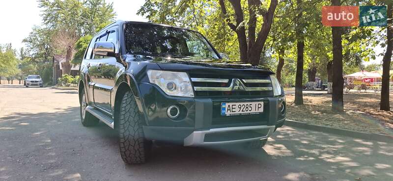 Внедорожник / Кроссовер Mitsubishi Pajero 2009 в Кривом Роге