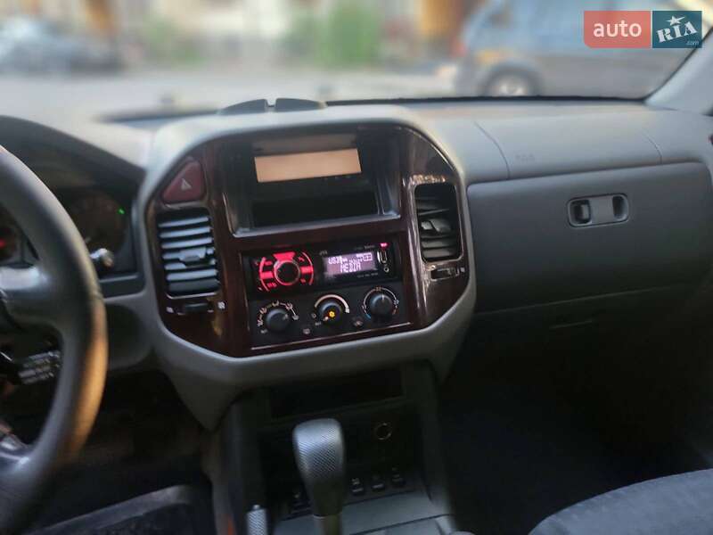 Внедорожник / Кроссовер Mitsubishi Pajero 2001 в Черновцах