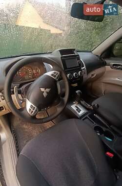 Внедорожник / Кроссовер Mitsubishi Pajero 2013 в 