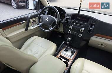 Внедорожник / Кроссовер Mitsubishi Pajero 2007 в 
