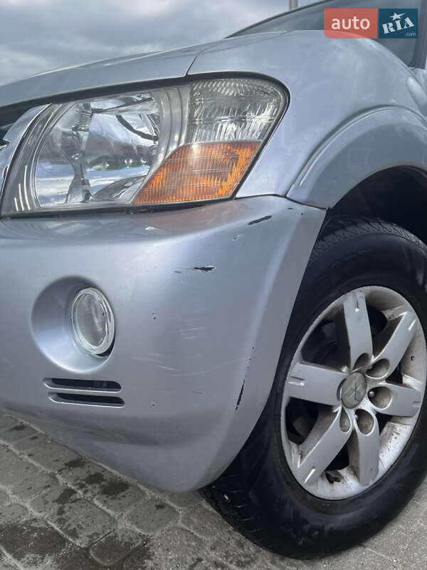 Внедорожник / Кроссовер Mitsubishi Pajero 2006 в Дрогобыче