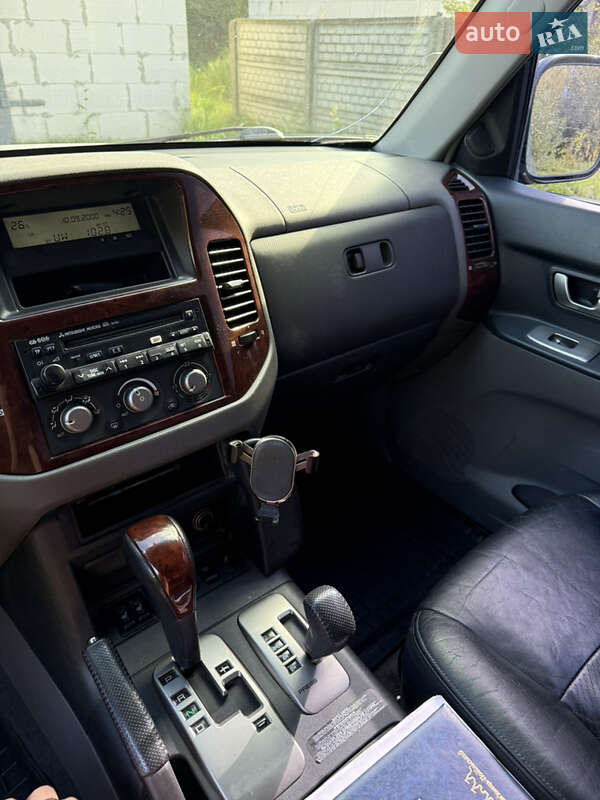 Внедорожник / Кроссовер Mitsubishi Pajero 2004 в Коростене