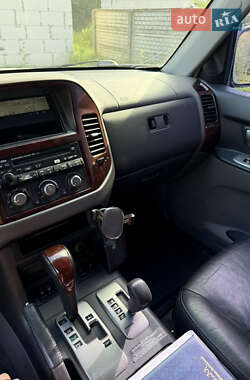 Внедорожник / Кроссовер Mitsubishi Pajero 2004 в 