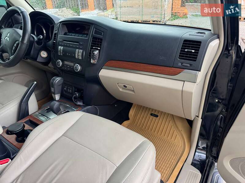 Внедорожник / Кроссовер Mitsubishi Pajero 2007 в Киеве