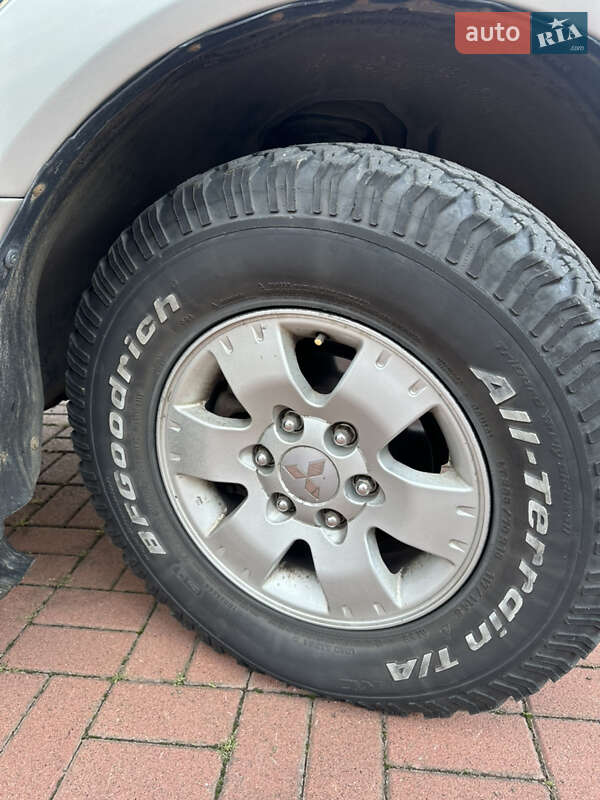 Внедорожник / Кроссовер Mitsubishi Pajero 2000 в Каневе