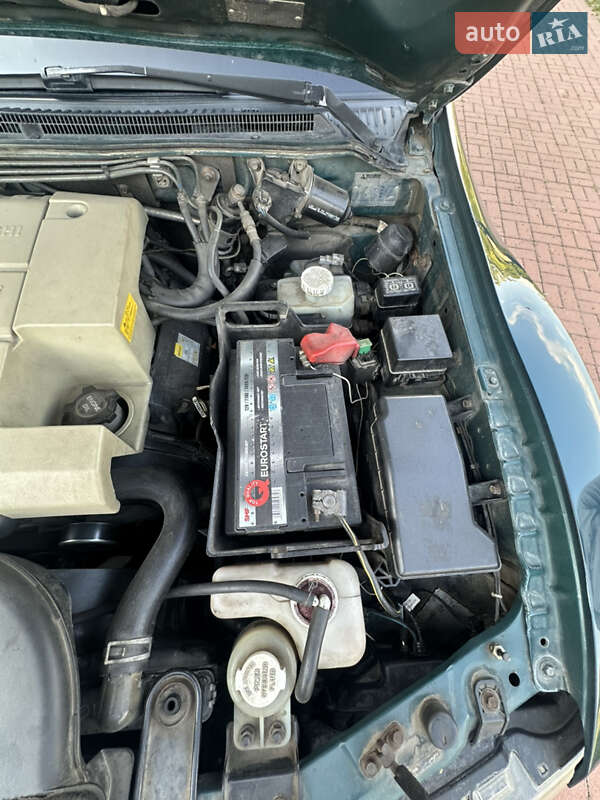 Внедорожник / Кроссовер Mitsubishi Pajero 2000 в Каневе