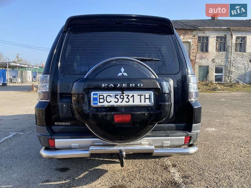 Внедорожник / Кроссовер Mitsubishi Pajero 2007 в Новояворовске