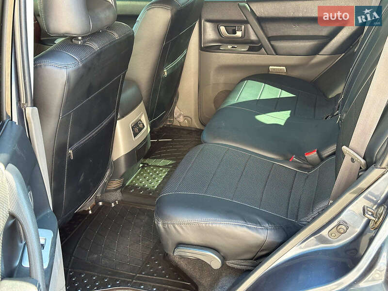 Внедорожник / Кроссовер Mitsubishi Pajero 2006 в Одессе