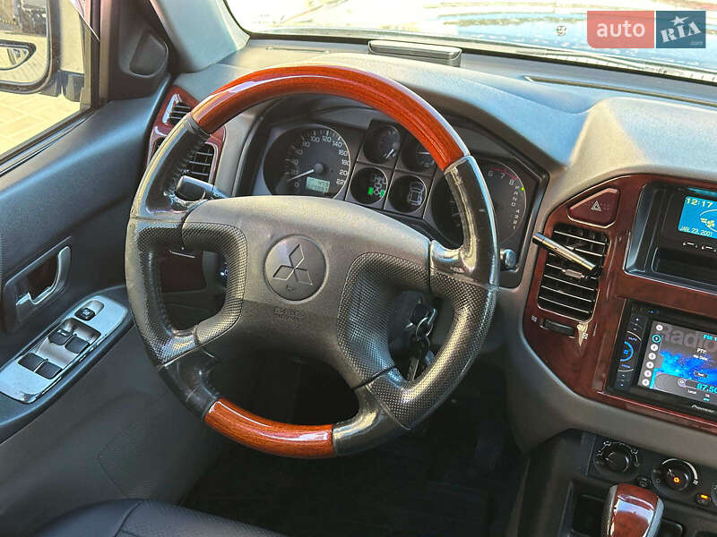 Внедорожник / Кроссовер Mitsubishi Pajero 2006 в Одессе