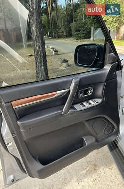 Внедорожник / Кроссовер Mitsubishi Pajero 2007 в 