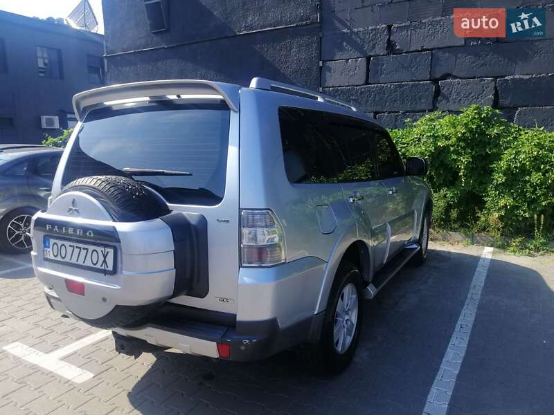 Внедорожник / Кроссовер Mitsubishi Pajero 2008 в Киеве