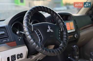 Внедорожник / Кроссовер Mitsubishi Pajero 2008 в 